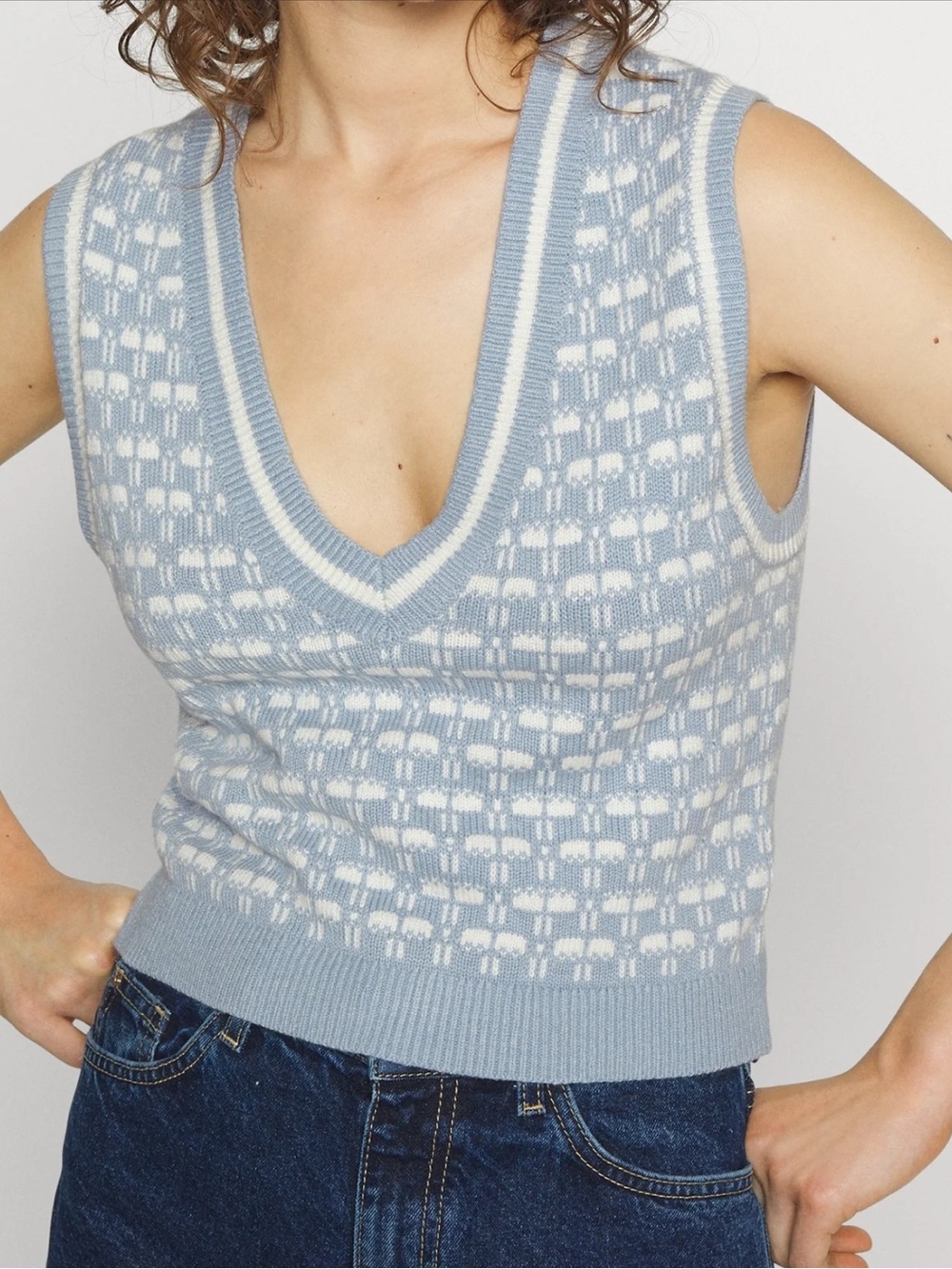 A&F NWT Blue & White Knit Sweater Vest